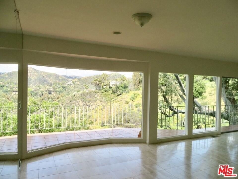 811 Linda Flora Dr - Photo 2 of 13