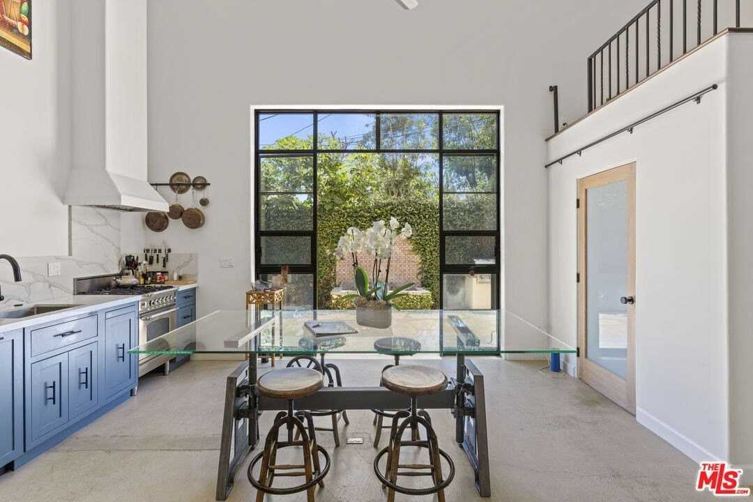 835 North Harper Avenue - Photo 2 of 30