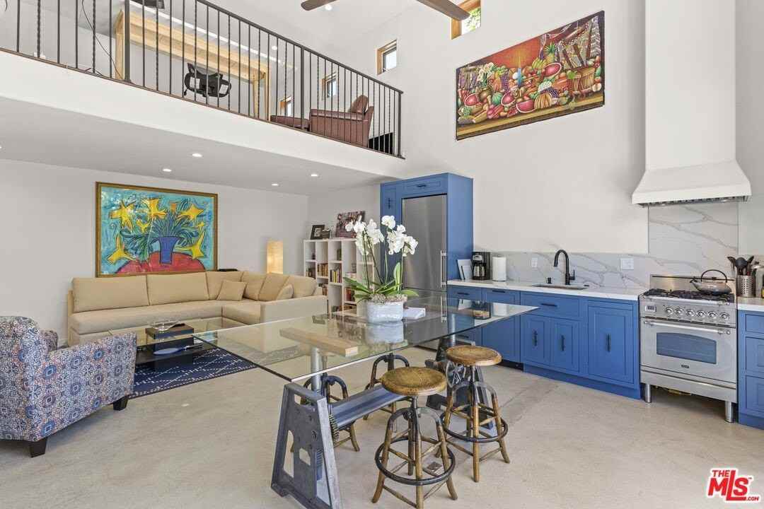 835 North Harper Avenue - Photo 3 of 30