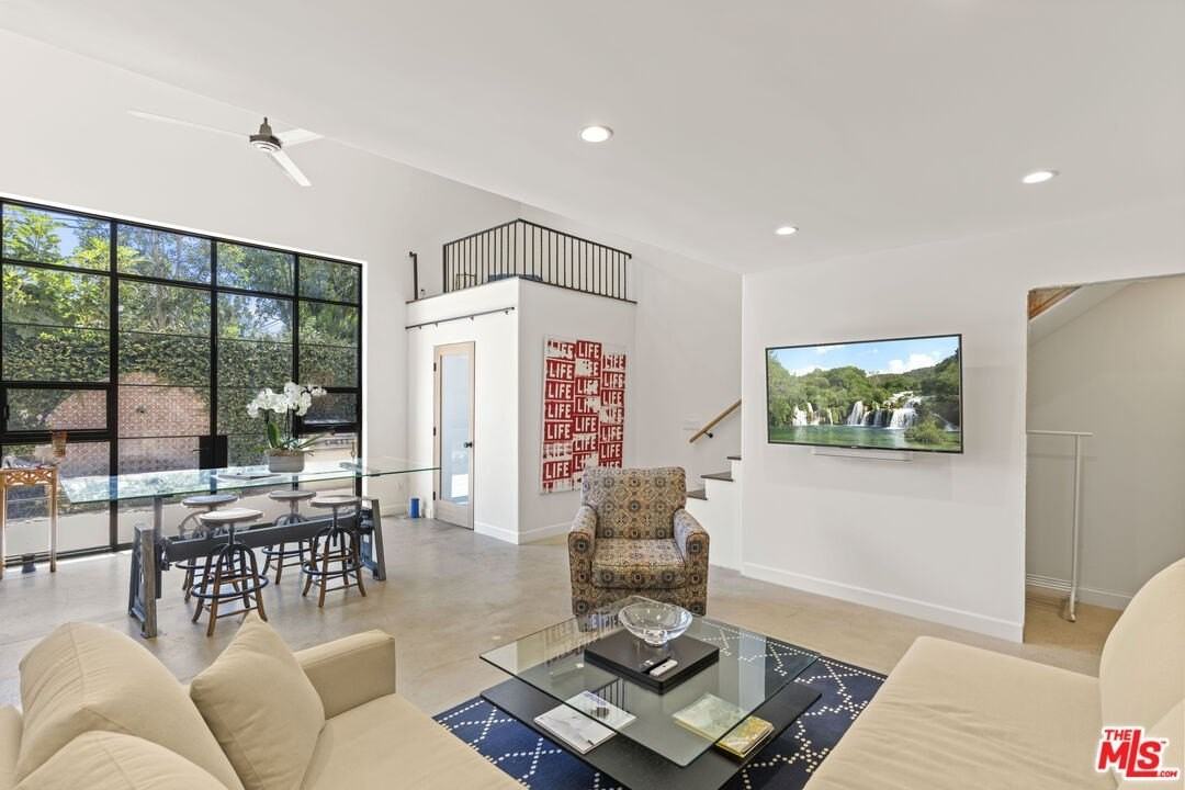 835 North Harper Avenue - Photo 5 of 30