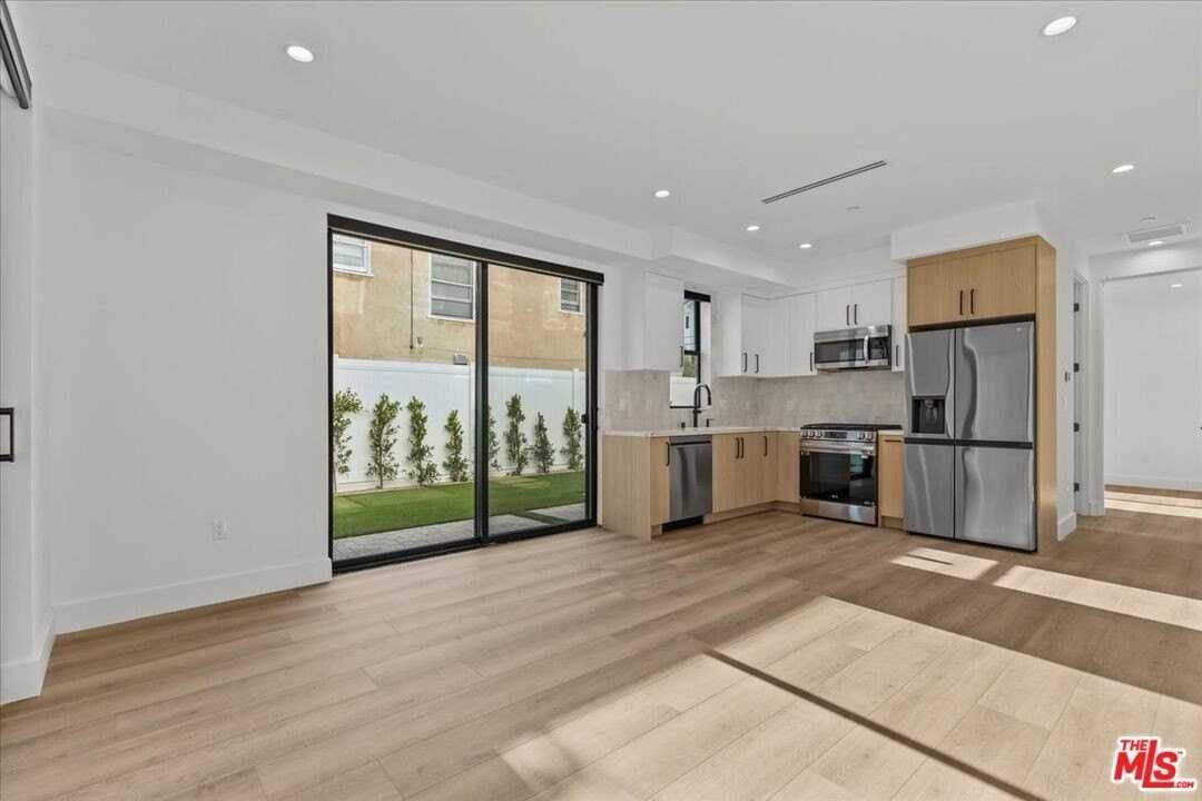 4823 Satsuma Avenue - Photo 2 of 9