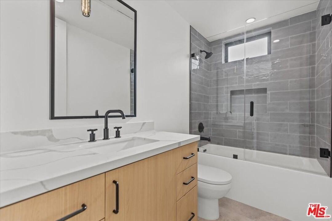 4823 Satsuma Avenue - Photo 6 of 9