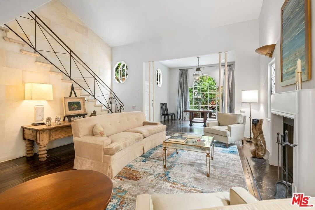 1448 North Laurel Avenue - Photo 2 of 43