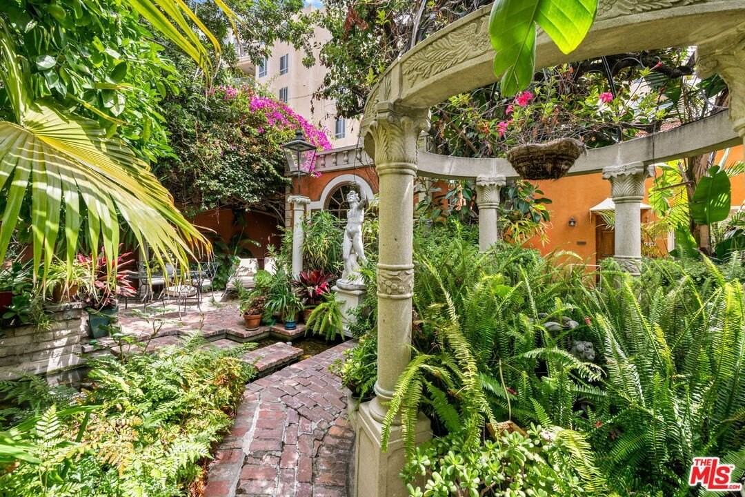 1448 North Laurel Avenue - Photo 3 of 43