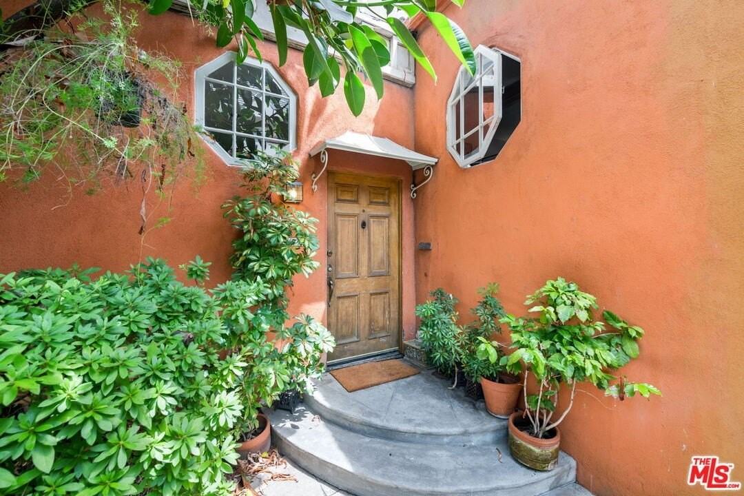 1448 North Laurel Avenue - Photo 5 of 43