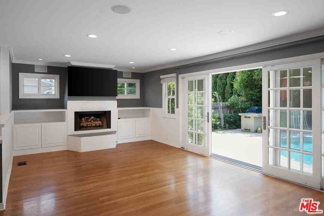 3123 Barry Avenue - Photo 7 of 14