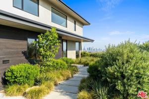 featured image of 2216 Winona Boulevard