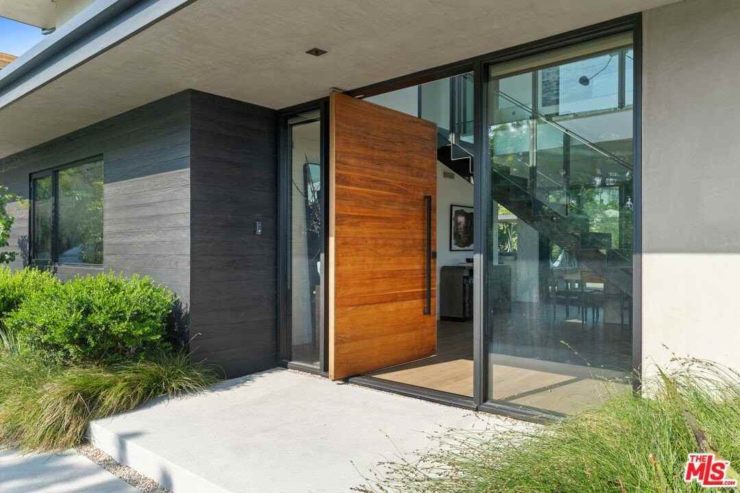 2216 Winona Boulevard - Photo 5 of 43