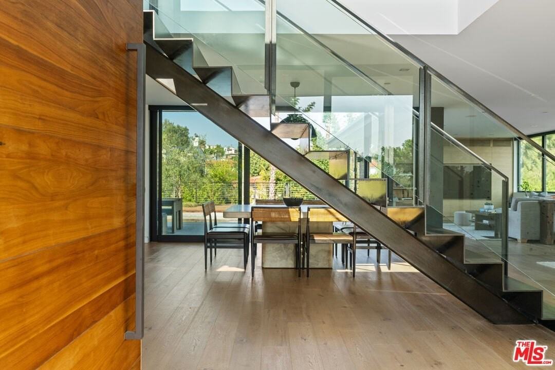 2216 Winona Boulevard - Photo 6 of 43