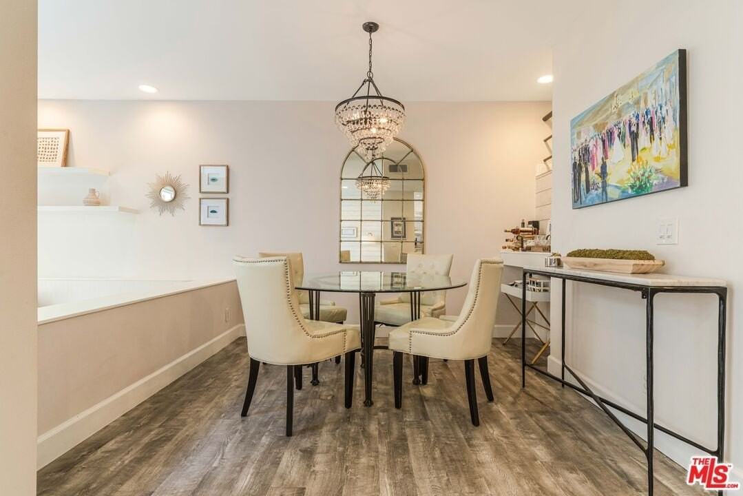 520 South Barrington Avenue #117 - Photo 7 of 19