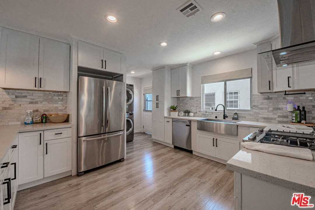 3914 Somerset Drive - Photo 4 of 23