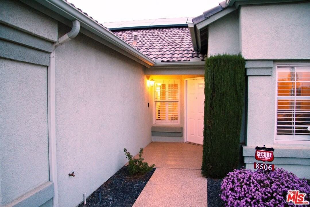 8506 Blue Heron Dr - Photo 2 of 32