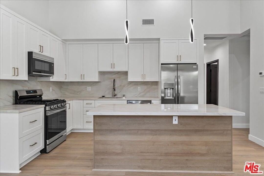 5530 Geer St - Photo 4 of 17