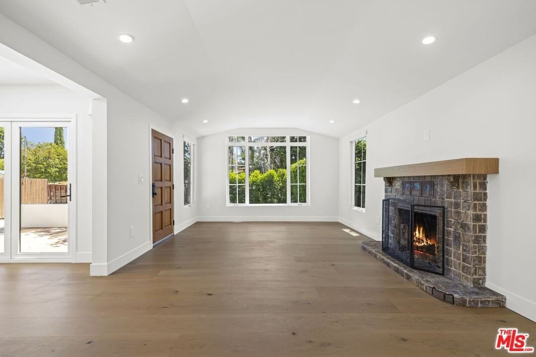 11151 Hortense Street - Photo 5 of 48