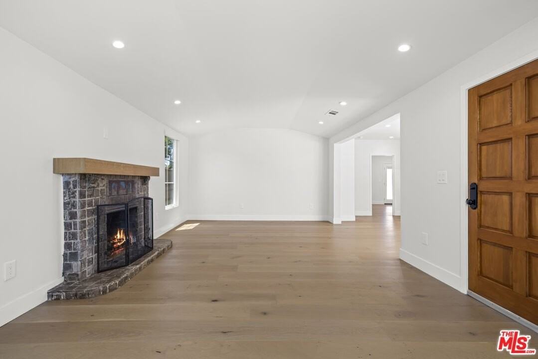 11151 Hortense Street - Photo 6 of 48