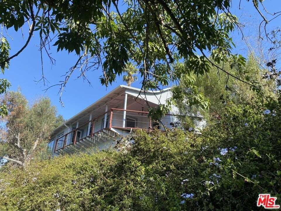 1409 Avon Park Terrace - Photo 4 of 34