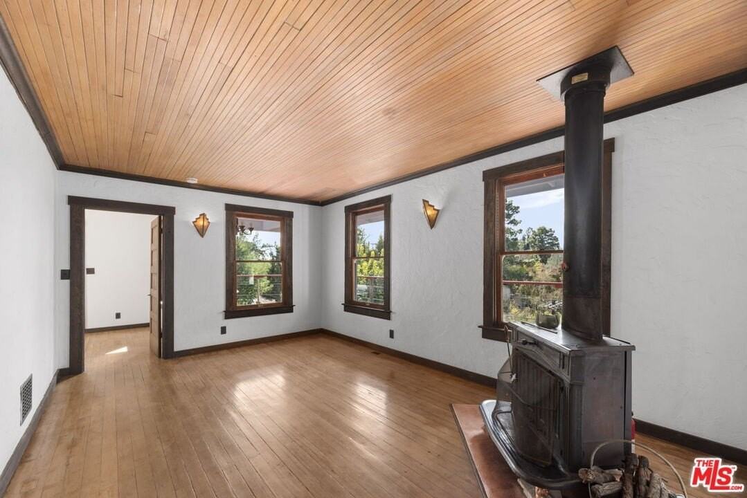 1409 Avon Park Terrace - Photo 5 of 34