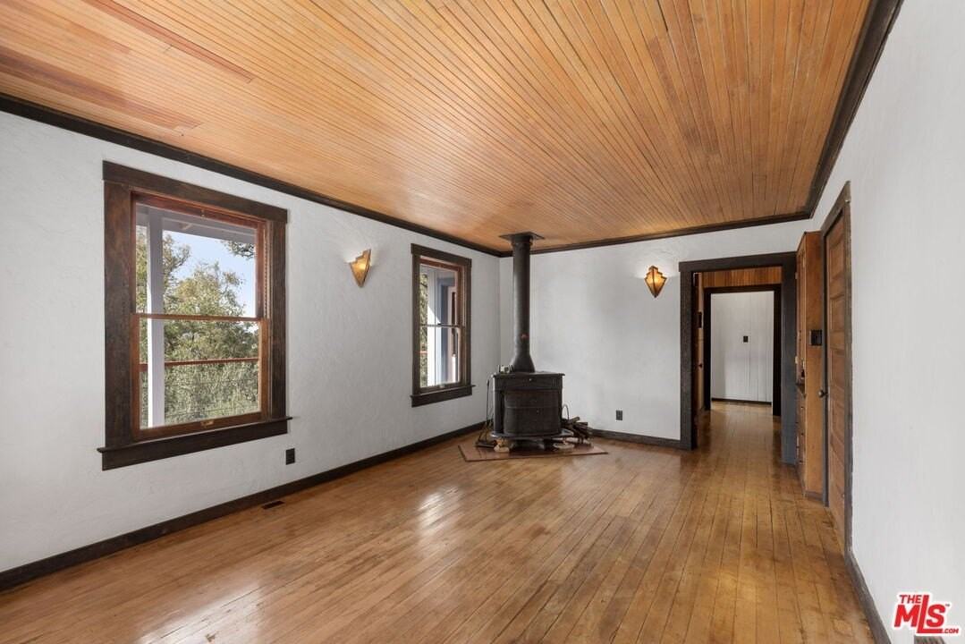 1409 Avon Park Terrace - Photo 6 of 34