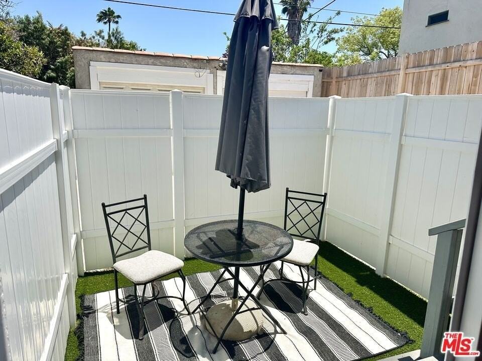 1210 South Stanley Avenue - Photo 4 of 32