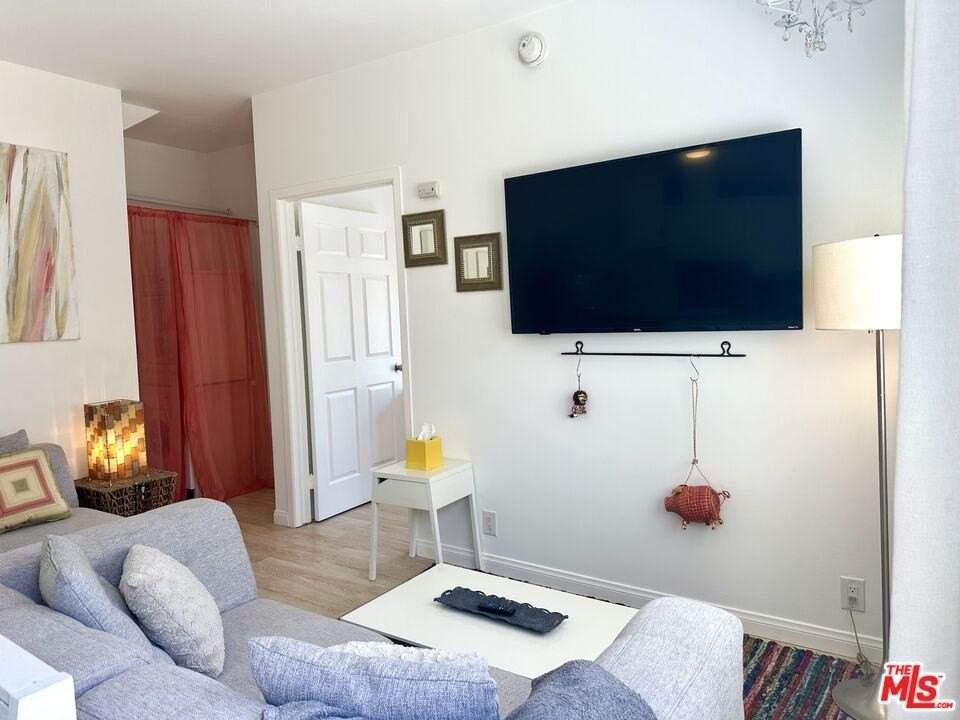 1210 South Stanley Avenue - Photo 5 of 32