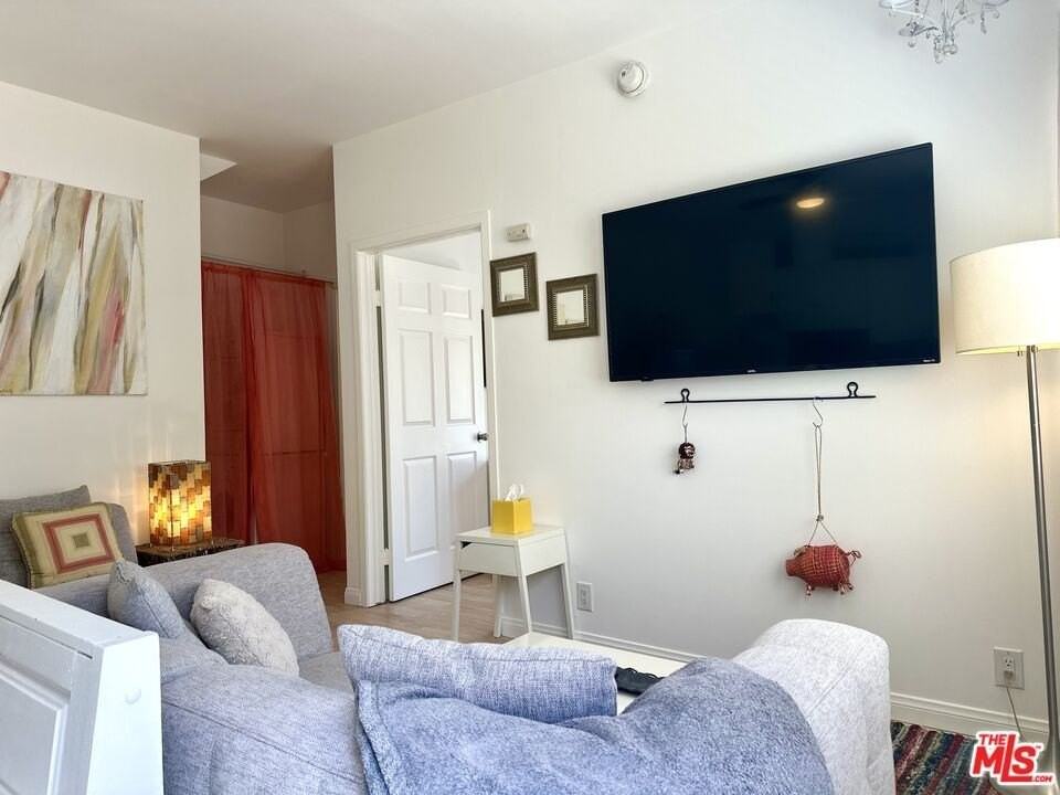 1210 South Stanley Avenue - Photo 7 of 32