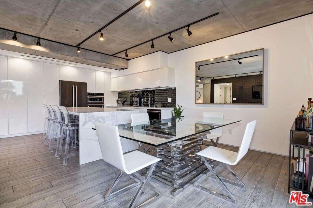 818 North Doheny Drive #203 - Photo 3 of 12