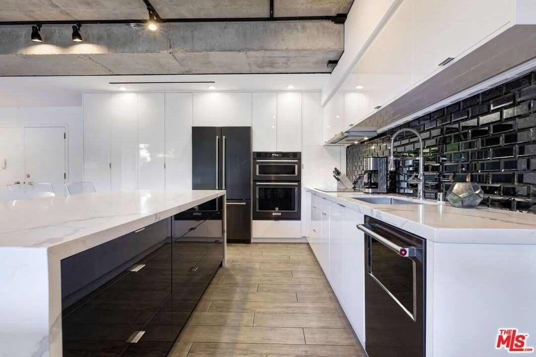 818 North Doheny Drive #203 - Photo 4 of 12