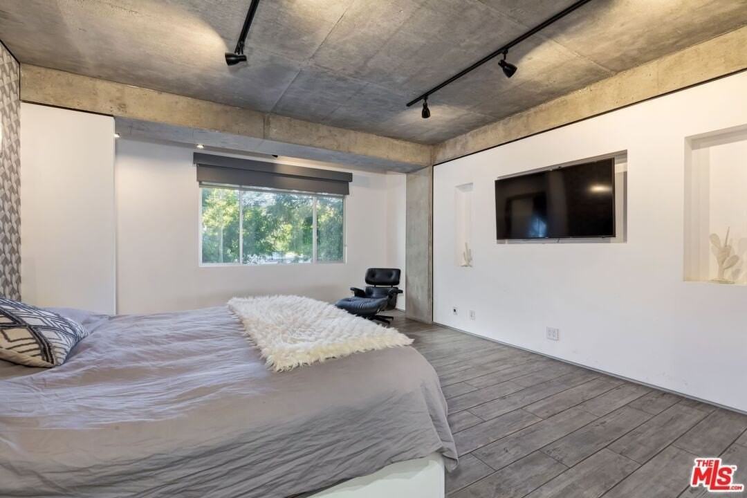 818 North Doheny Drive #203 - Photo 5 of 12