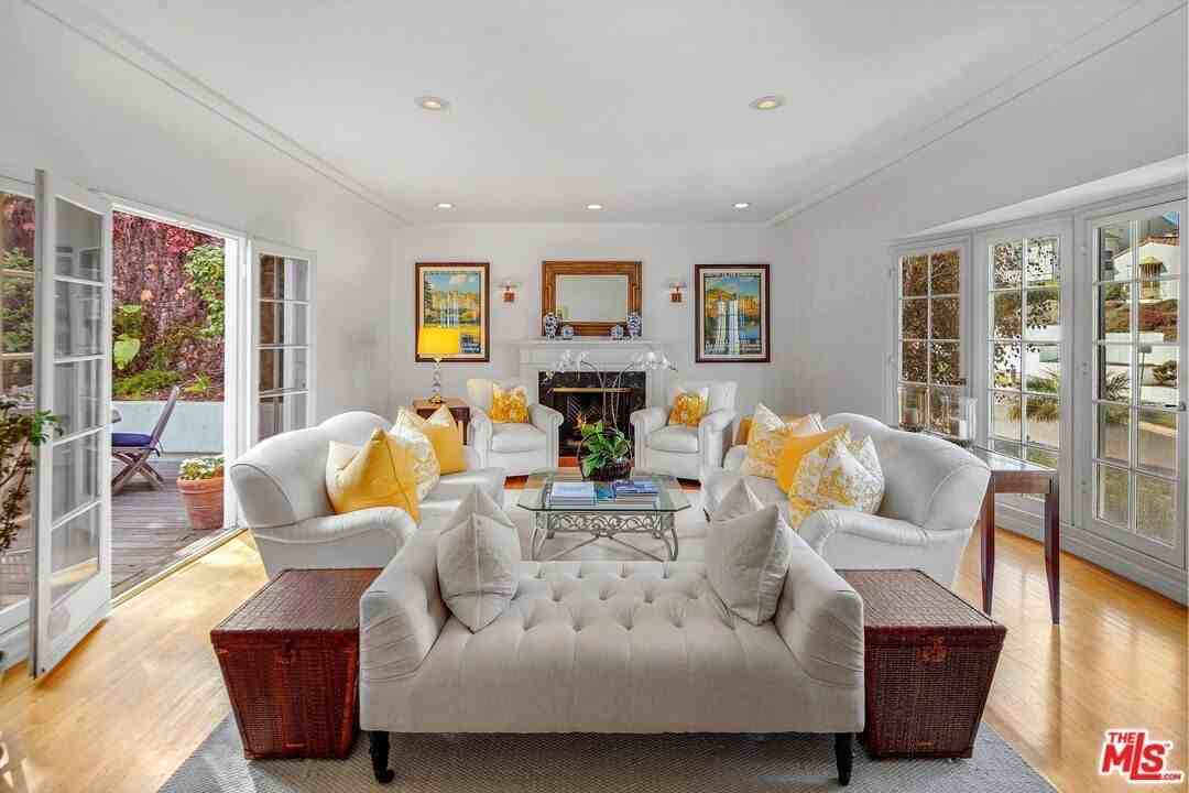 10614 Le Conte Avenue - Photo 3 of 33