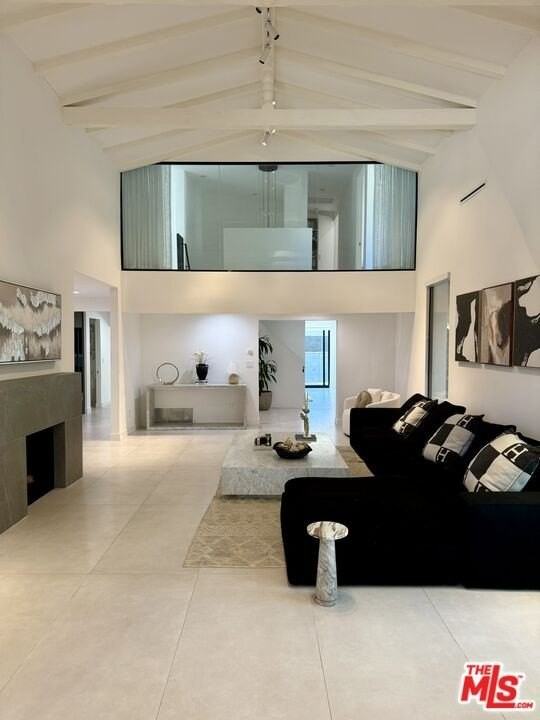 201 S Bedford Dr - Photo 3 of 37