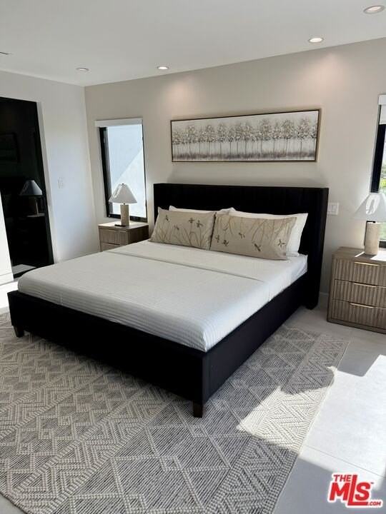 201 S Bedford Dr - Photo 5 of 37