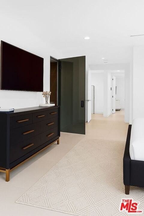 201 S Bedford Dr - Photo 6 of 37