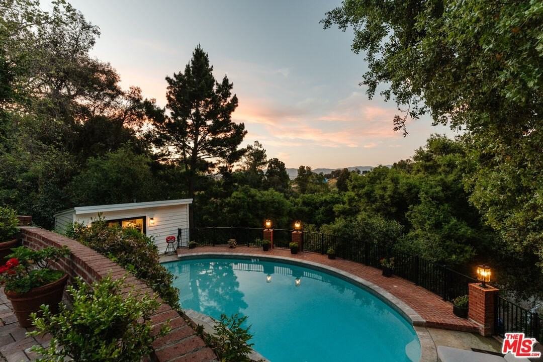 3100 Coldwater Canyon Avenue - Photo 5 of 29