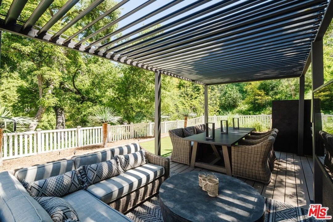 3100 Coldwater Canyon Avenue - Photo 7 of 29