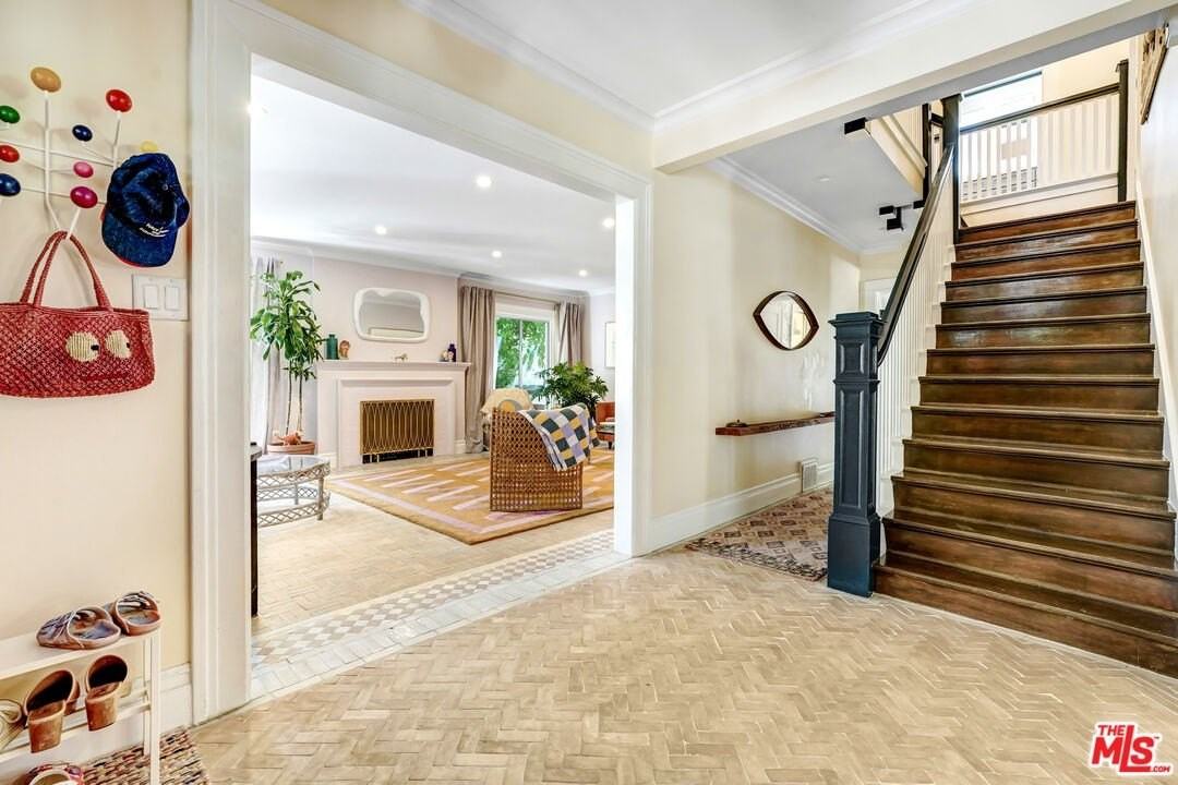 2049 North Berendo Street - Photo 5 of 36