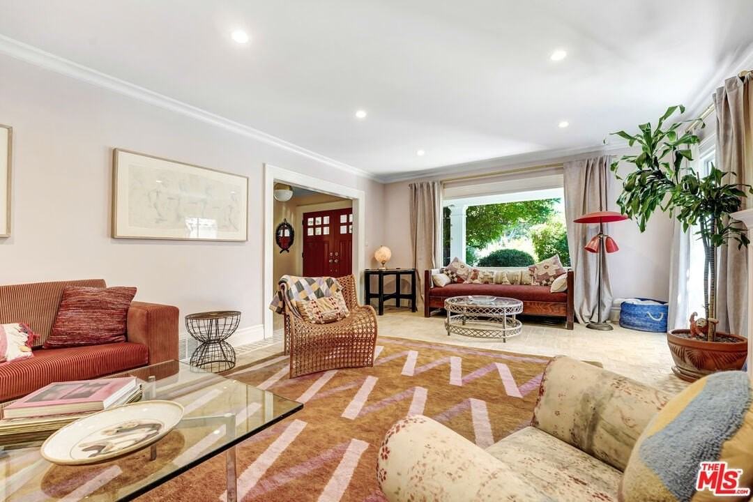 2049 North Berendo Street - Photo 6 of 36