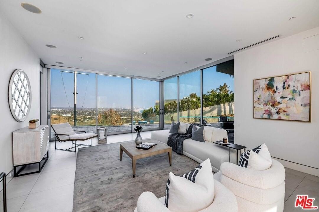 770 Paseo Miramar - Photo 6 of 27