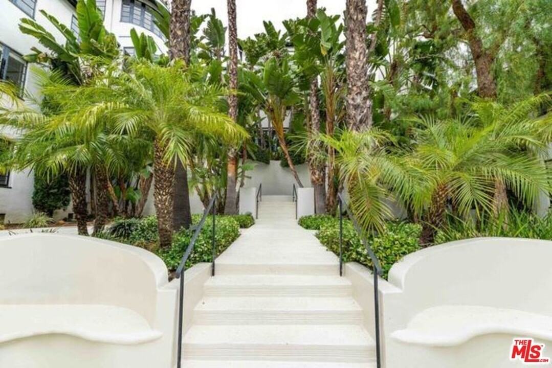 9233 1/2 Doheny Rd - Photo 3 of 17