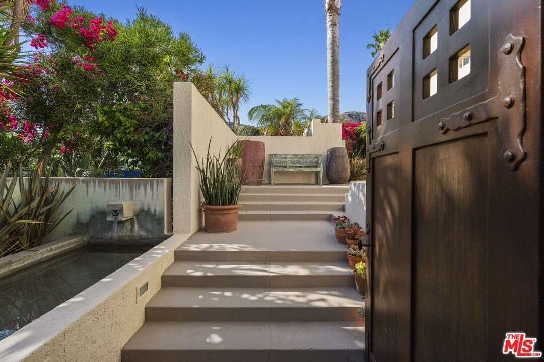 31851 Seafield Dr - Photo 4 of 18