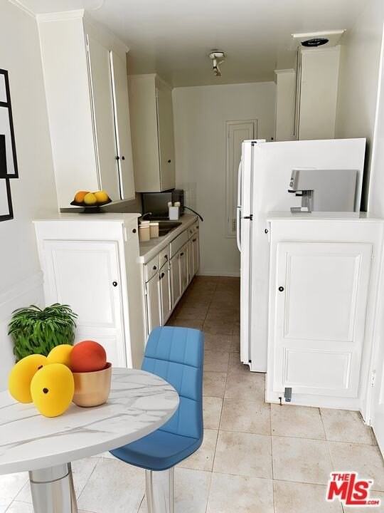 325 North Palm Drive #A - Photo 3 of 11