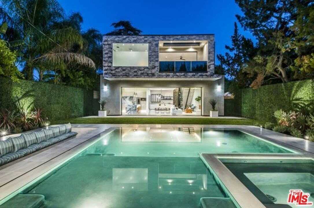 11241 Blix St - Photo 2 of 19