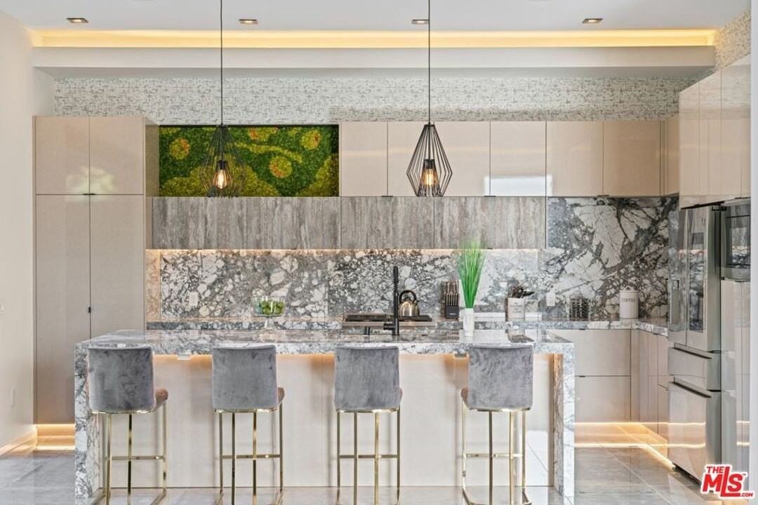 11241 Blix St - Photo 7 of 19