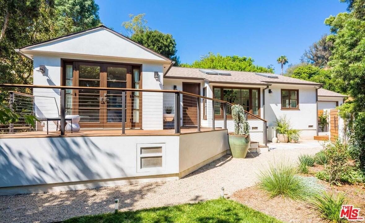 3279 Ledgewood Drive - Photo 2 of 27