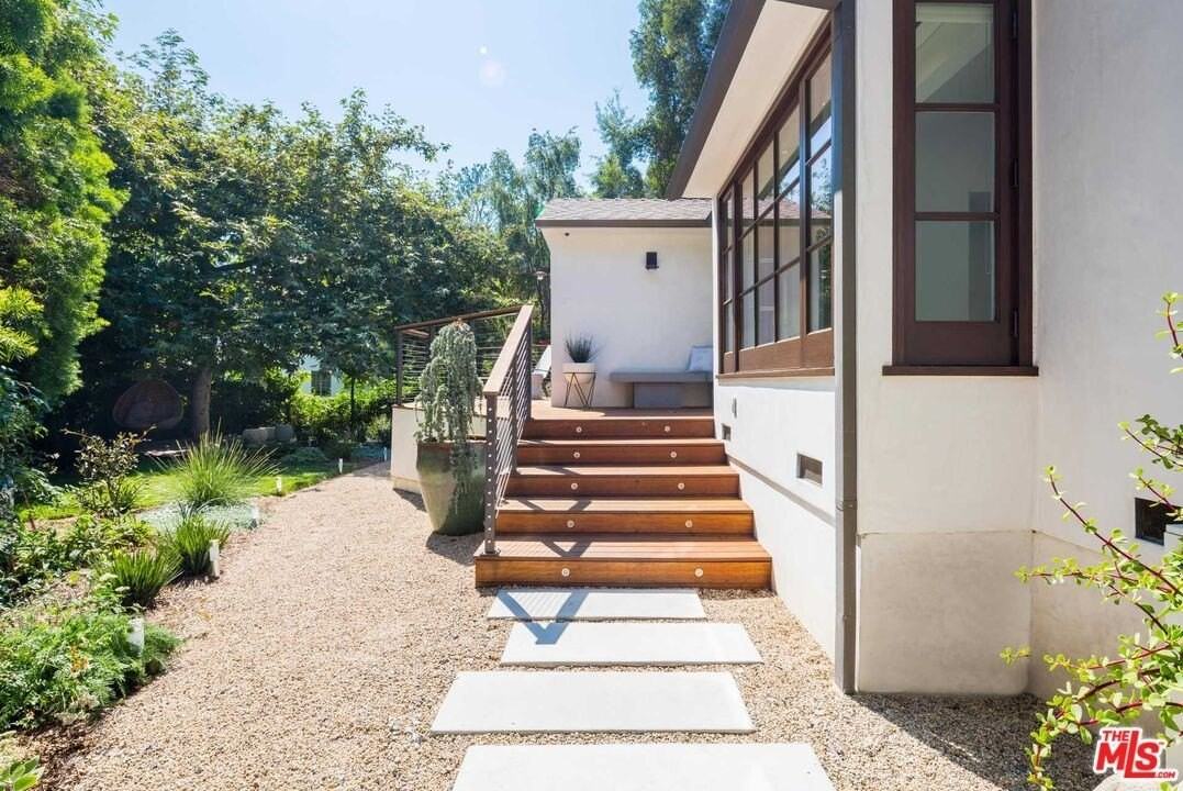 3279 Ledgewood Drive - Photo 3 of 27