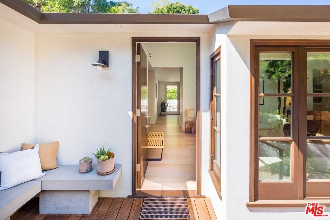 3279 Ledgewood Drive - Photo 4 of 27