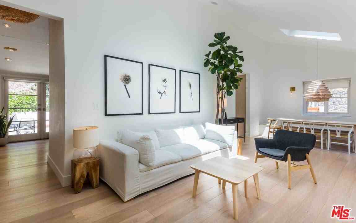 3279 Ledgewood Drive - Photo 5 of 27