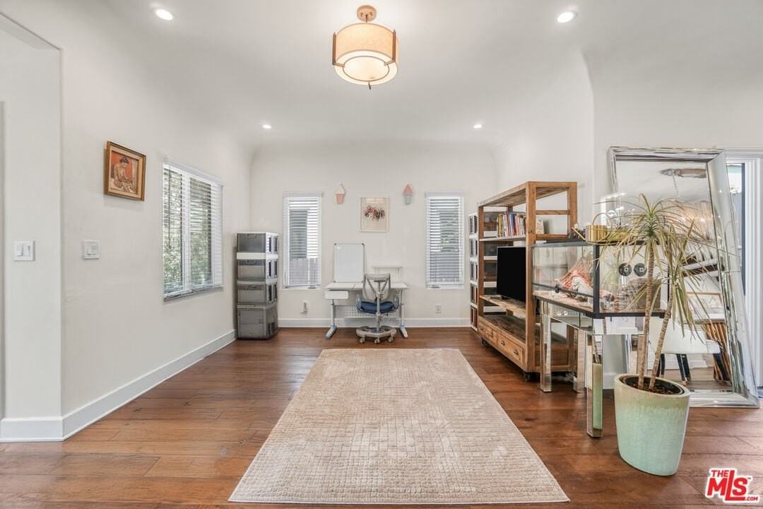 1042 South Stanley Avenue - Photo 3 of 29