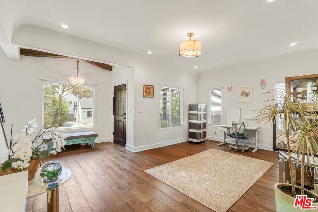 1042 South Stanley Avenue - Photo 5 of 29