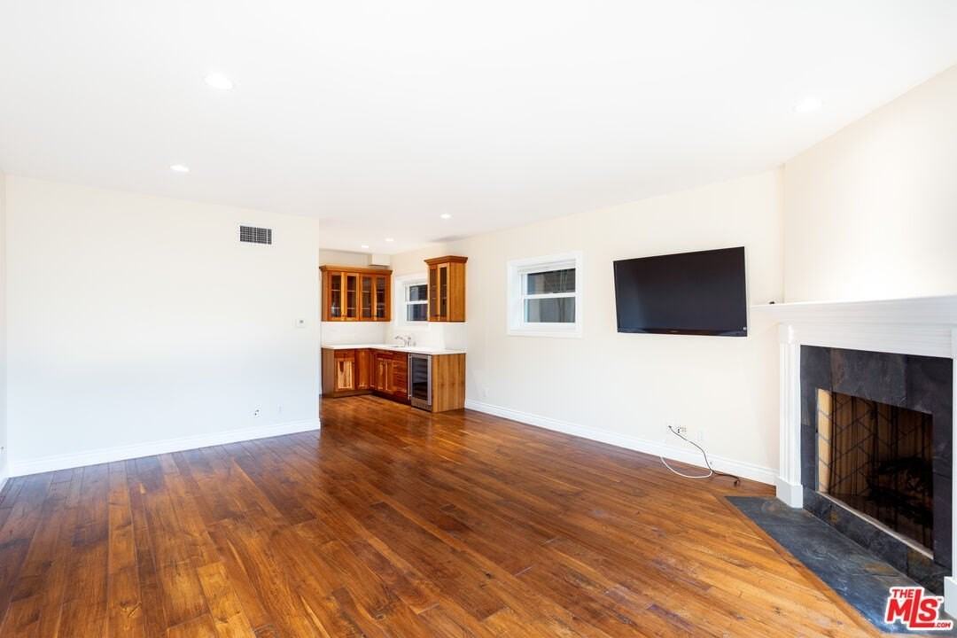 702 Pacific Avenue - Photo 4 of 49