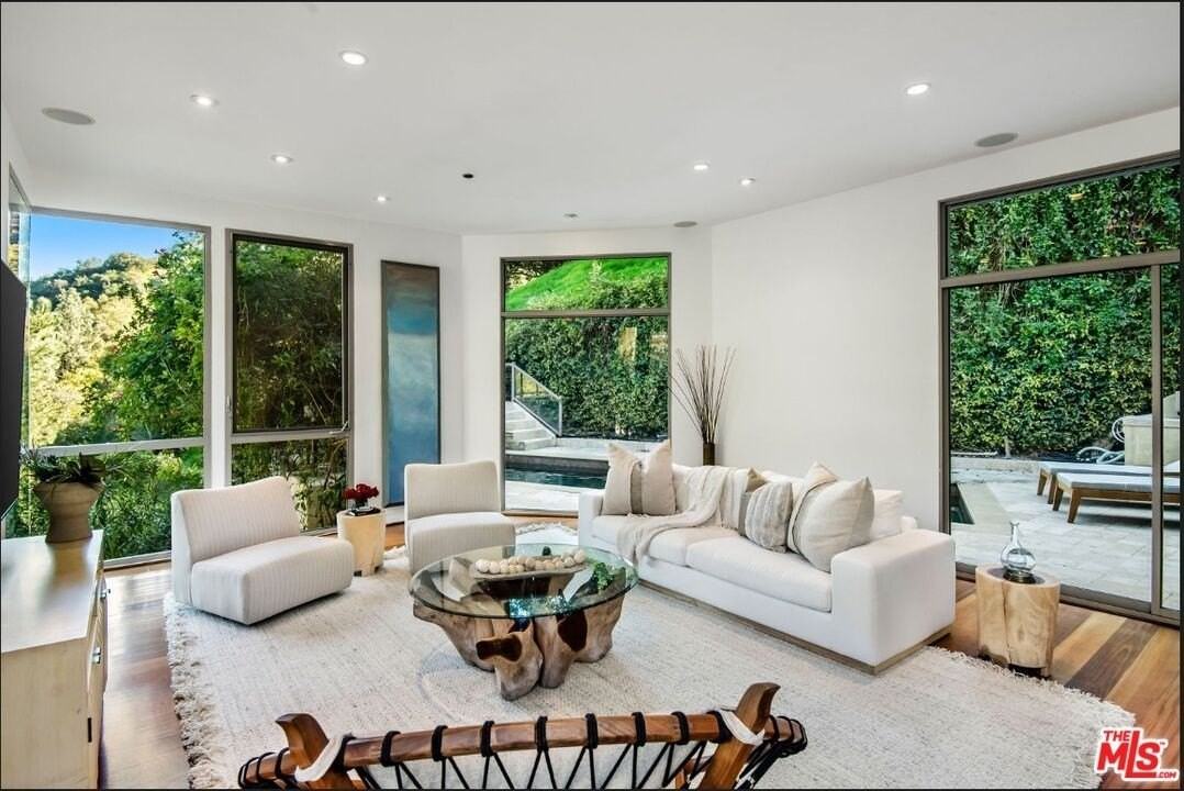 3685 Mandeville Canyon Road - Photo 4 of 24